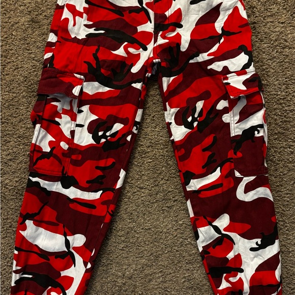 Rue 21 Woman’s Size Sm. Red Camo print Joggers Cargo pockets Great condition - Picture 14 of 16
